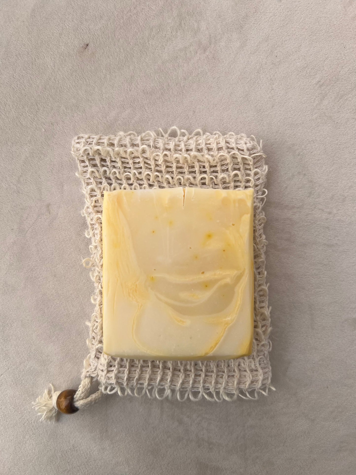 GOLDEN GLOW TALLOW SOAP BAR WITH LEMON, SAFFRON, CARROT AND ZINC.
